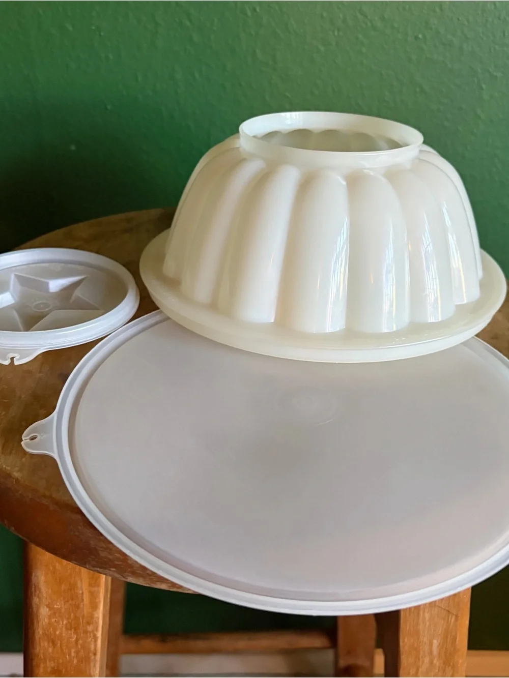 Vintage Tupperware Jel-N-Serve mold with Classic white scalloped design